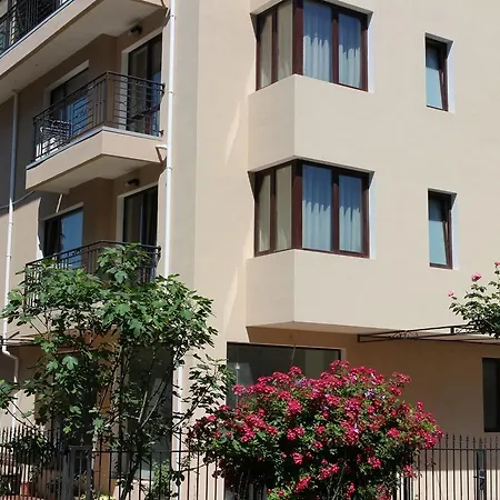Flowers Къща за гости 4*