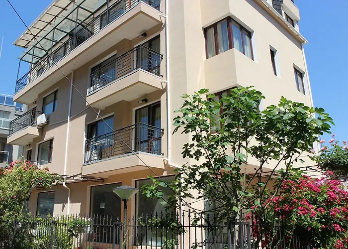 Casa de hóspedes Flowers 4*